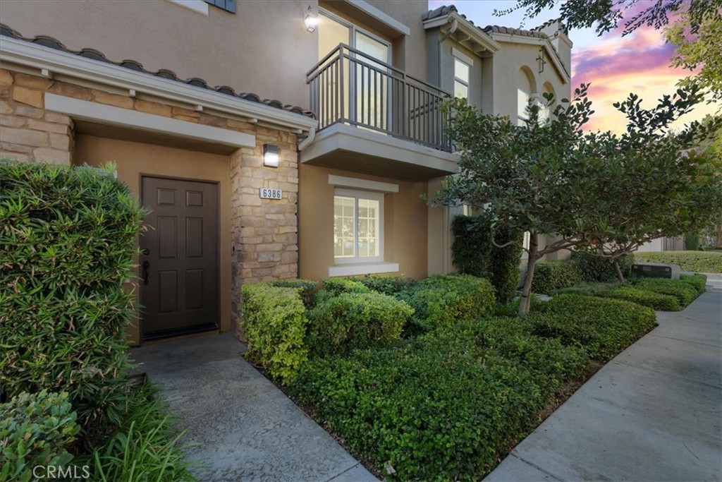 Opportunity Awaits! in the highly desirable EASTVALE SERAFINA GATED COMMUNITY! 3 BEDROOM 4 BATHROOM. FULL BED & BATH ON THE MAIN FLOOR, can be used as an office. This home is in a prime location, close to Dining, Shopping and Entertainment. The second floor of the home features an open-concept living area with a large center island, cozy fireplace and a balcony off of the family room. Enjoy the Resort- Like Community Amenities which include:Pool, Spa, BBQ Area, Out-Door Fireplace, playground and basketball court. This Home Has been FRESHLY PAINTED and new window coverings THROUGHOUT!
Easy Access to the 15 & 60 Freeways. Top Rated Schools! ELEANORE ROOSEVELT HIGH SCHOOL! SCHEDULE A SHOWING TODAY!