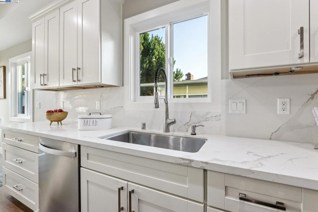 HAYWARD - Residential