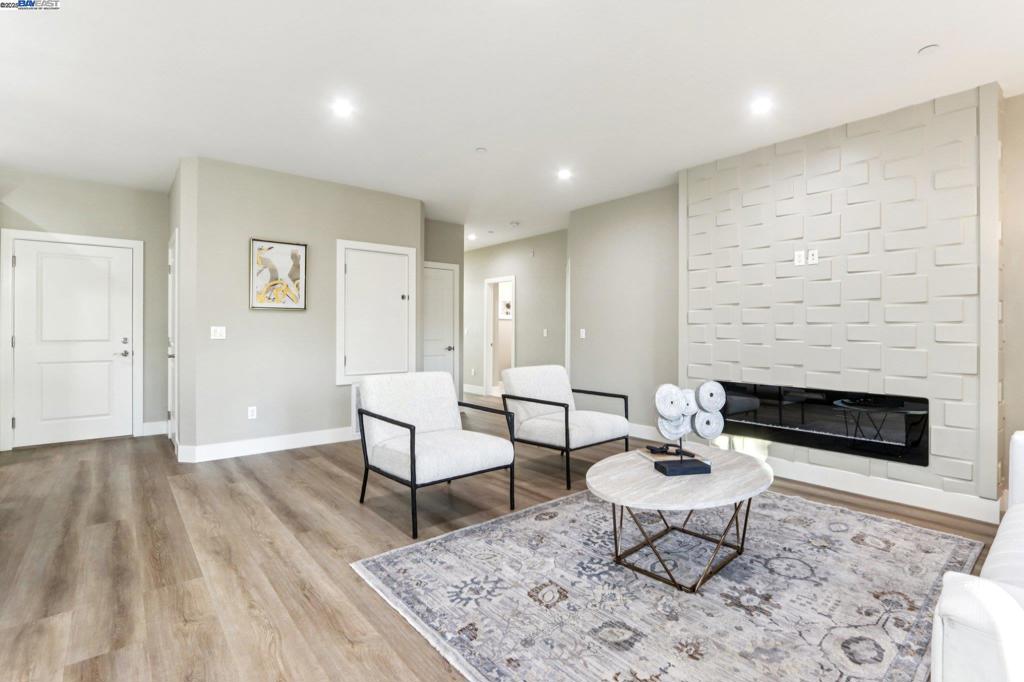 HAYWARD - Residential
