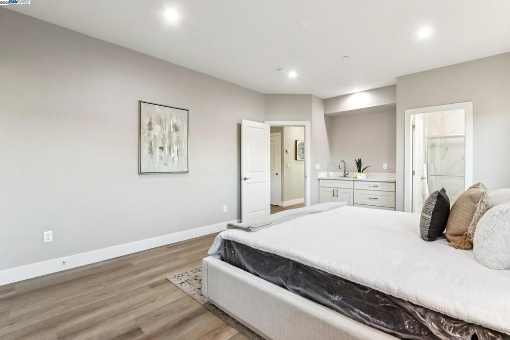 HAYWARD - Residential