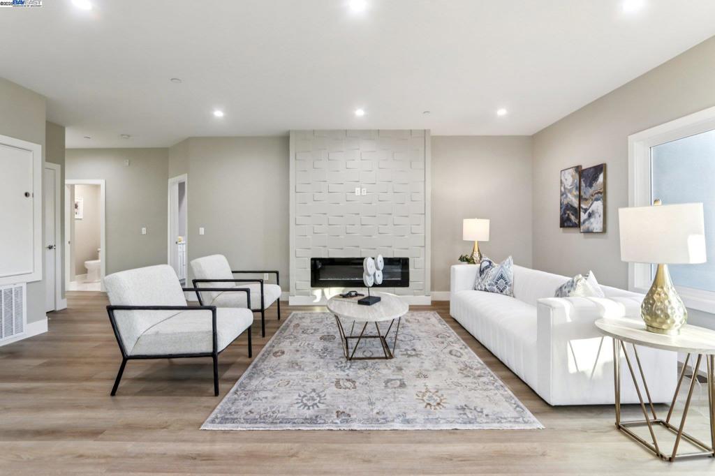 HAYWARD - Residential