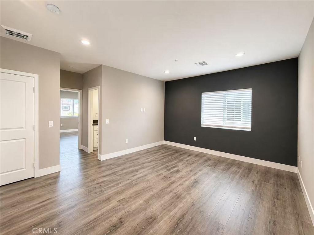 21046 E Cypress