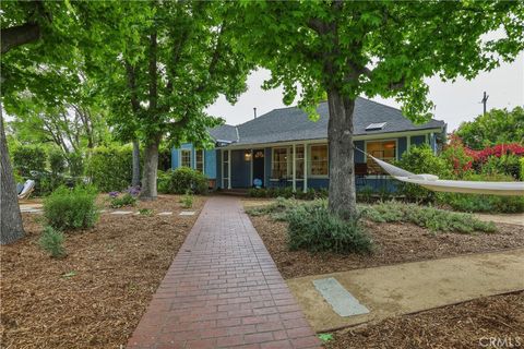 Photo of 11592 Kling Street, Toluca Lake, CA 91602 (MLS # SR26086638)