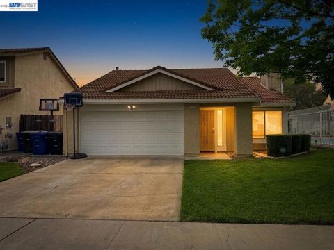 Photo of 1205 Courtney Way, Modesto, CA 95358 (MLS # 41129706)