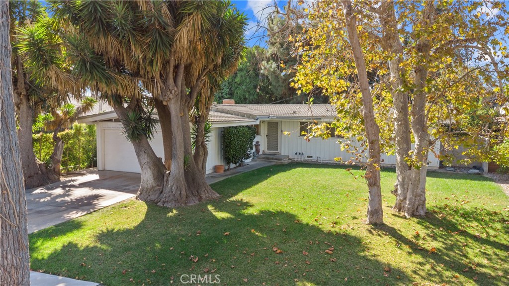 2432 Larchmont Avenue