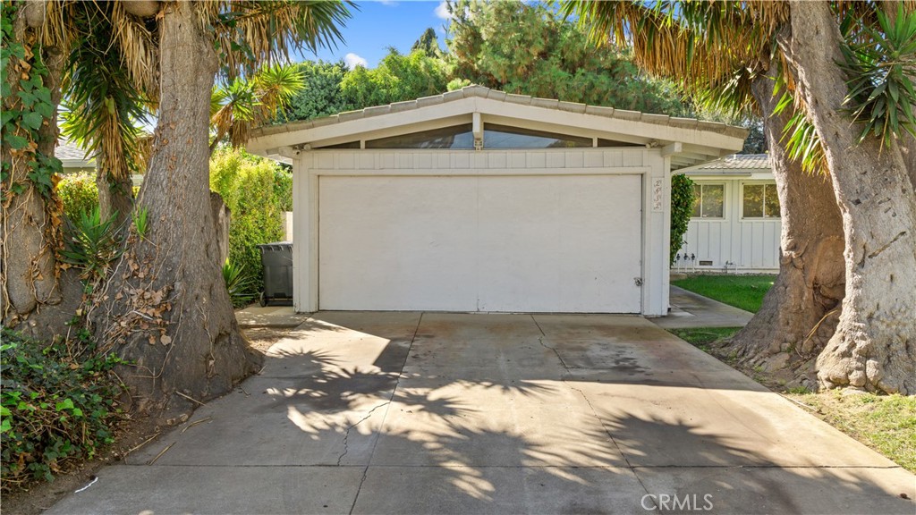 2432 Larchmont Avenue