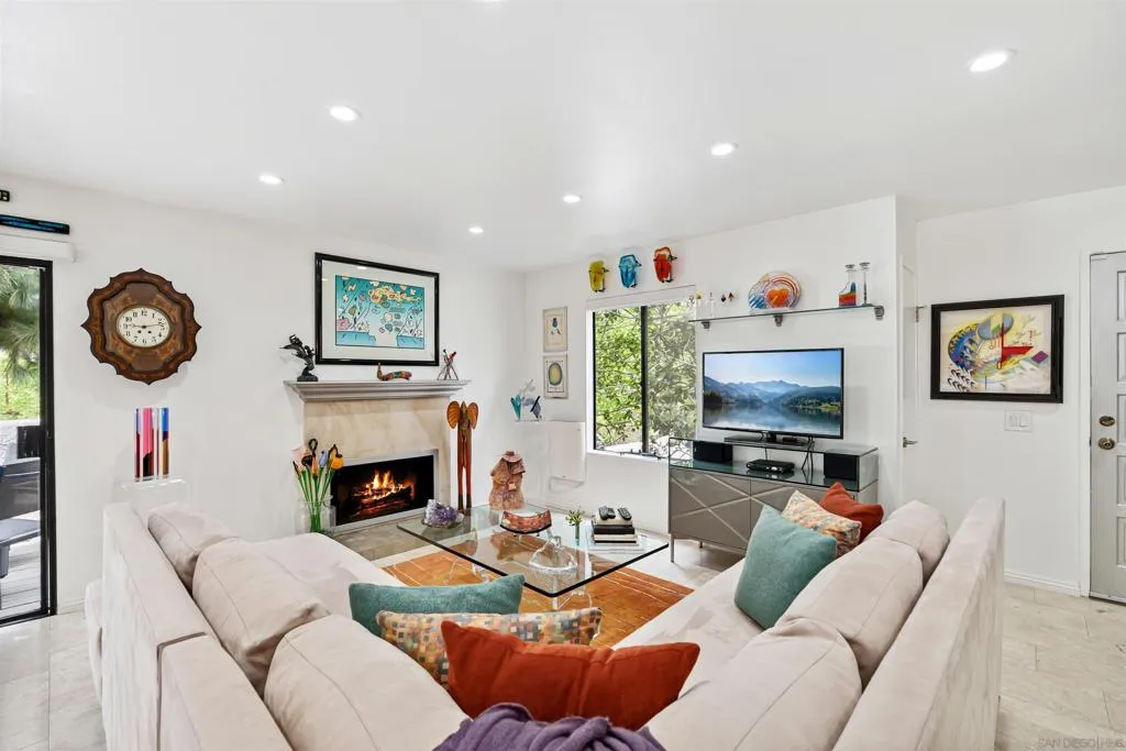 La Jolla, California 92037, United States, 2 Bedrooms Bedrooms, ,3 BathroomsBathrooms,Residential,Active,164151