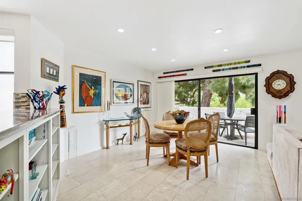 La Jolla, California 92037, United States, 2 Bedrooms Bedrooms, ,3 BathroomsBathrooms,Residential,Active,164151