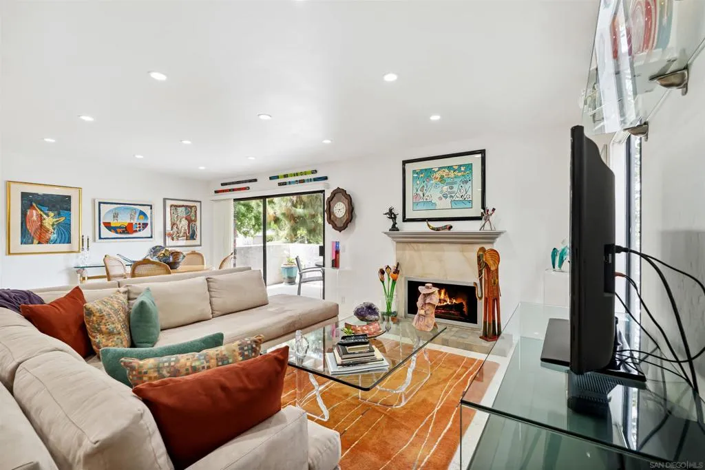 La Jolla, California 92037, United States, 2 Bedrooms Bedrooms, ,3 BathroomsBathrooms,Residential,Active,164151