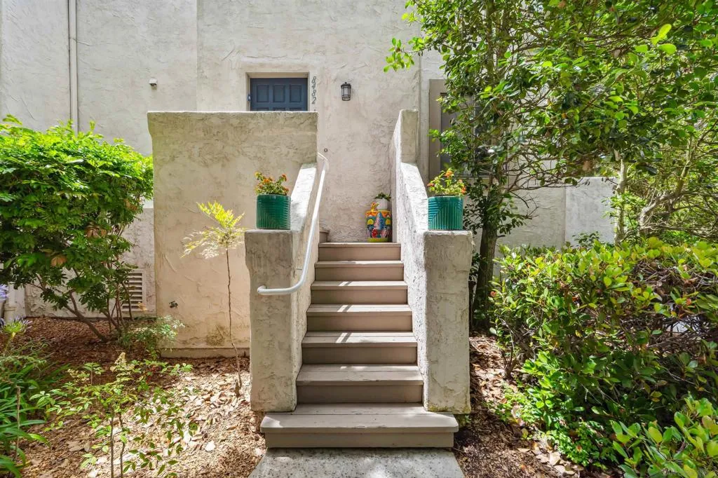 La Jolla, California 92037, United States, 2 Bedrooms Bedrooms, ,3 BathroomsBathrooms,Residential,Active,164151