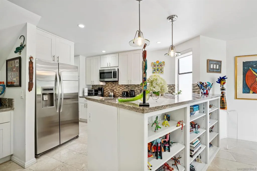 La Jolla, California 92037, United States, 2 Bedrooms Bedrooms, ,3 BathroomsBathrooms,Residential,Active,164151