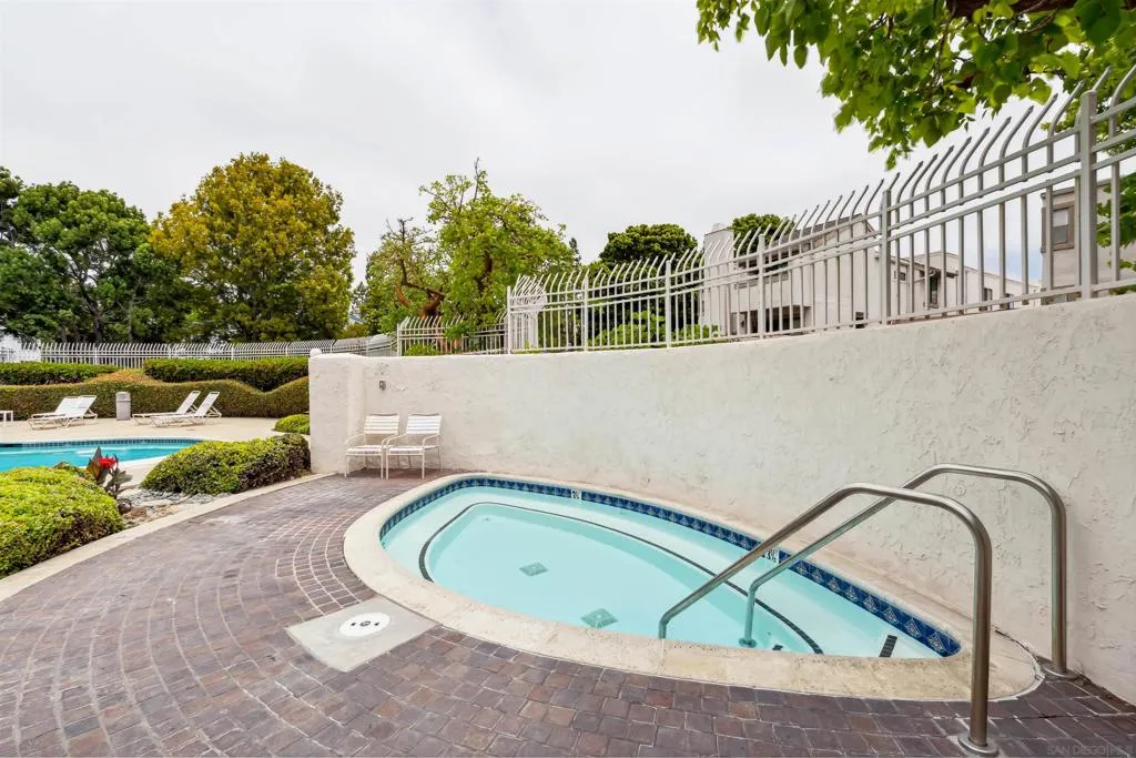 La Jolla, California 92037, United States, 2 Bedrooms Bedrooms, ,3 BathroomsBathrooms,Residential,Active,164151