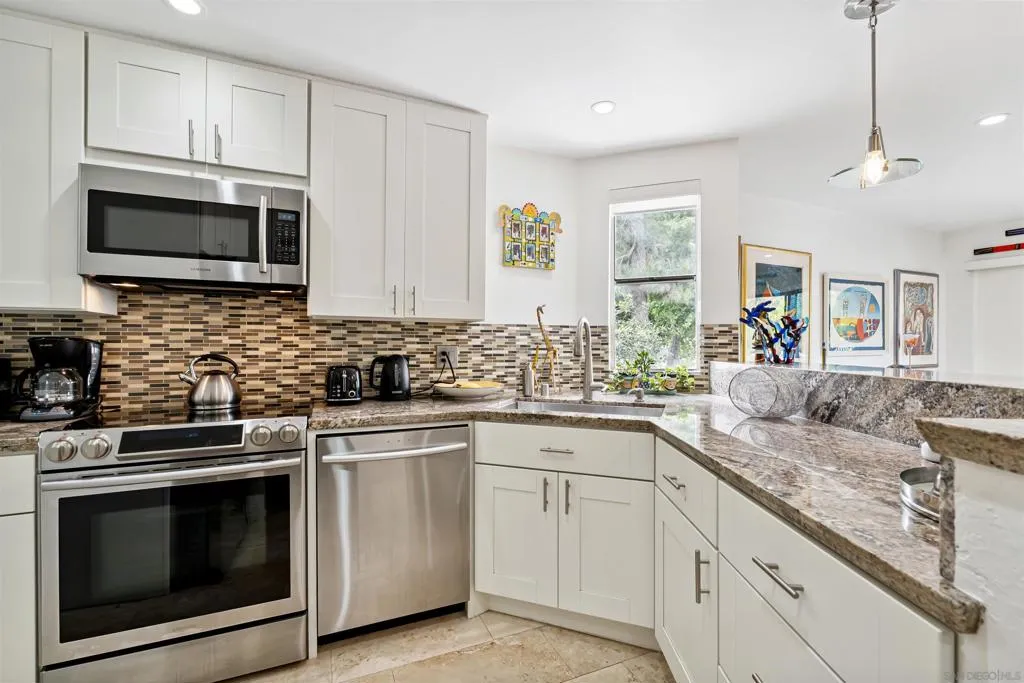 La Jolla, California 92037, United States, 2 Bedrooms Bedrooms, ,3 BathroomsBathrooms,Residential,Active,164151