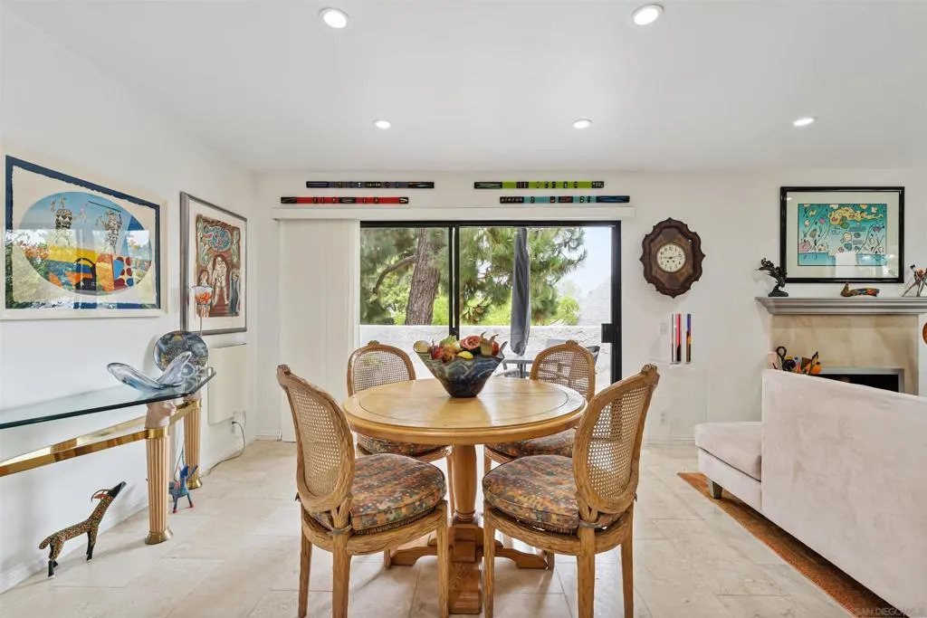 La Jolla, California 92037, United States, 2 Bedrooms Bedrooms, ,3 BathroomsBathrooms,Residential,Active,164151