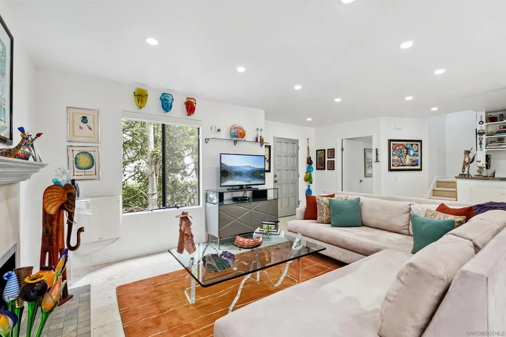 La Jolla, California 92037, United States, 2 Bedrooms Bedrooms, ,3 BathroomsBathrooms,Residential,Active,164151