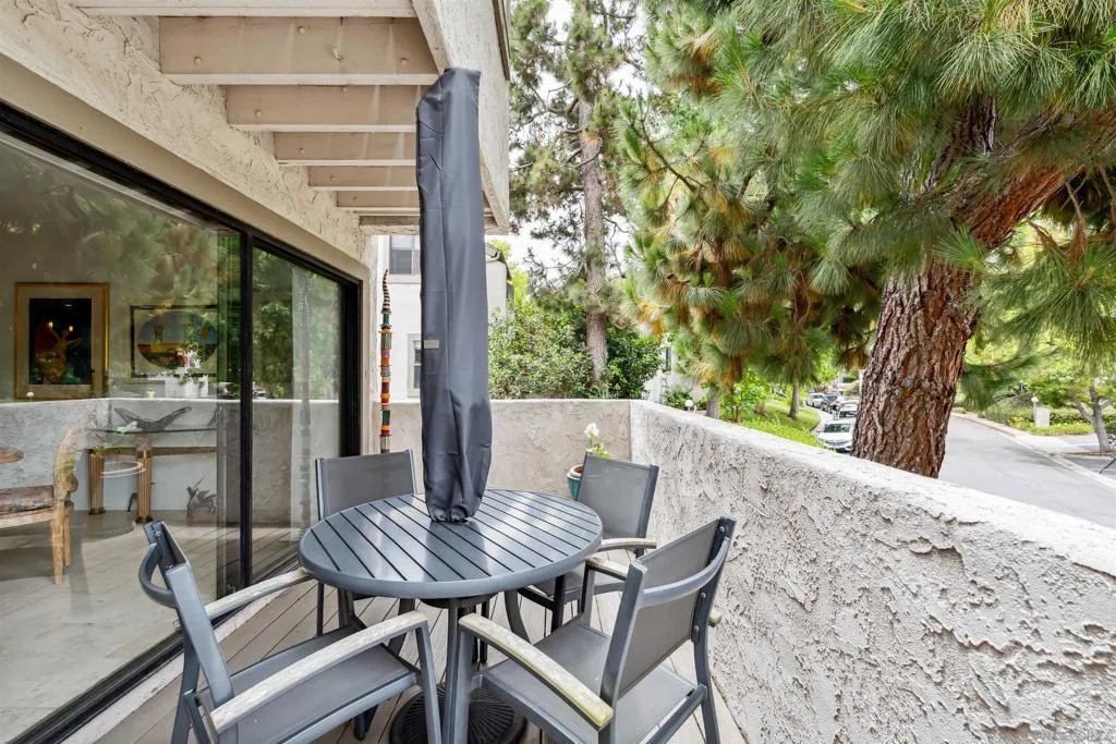 La Jolla, California 92037, United States, 2 Bedrooms Bedrooms, ,3 BathroomsBathrooms,Residential,Active,164151