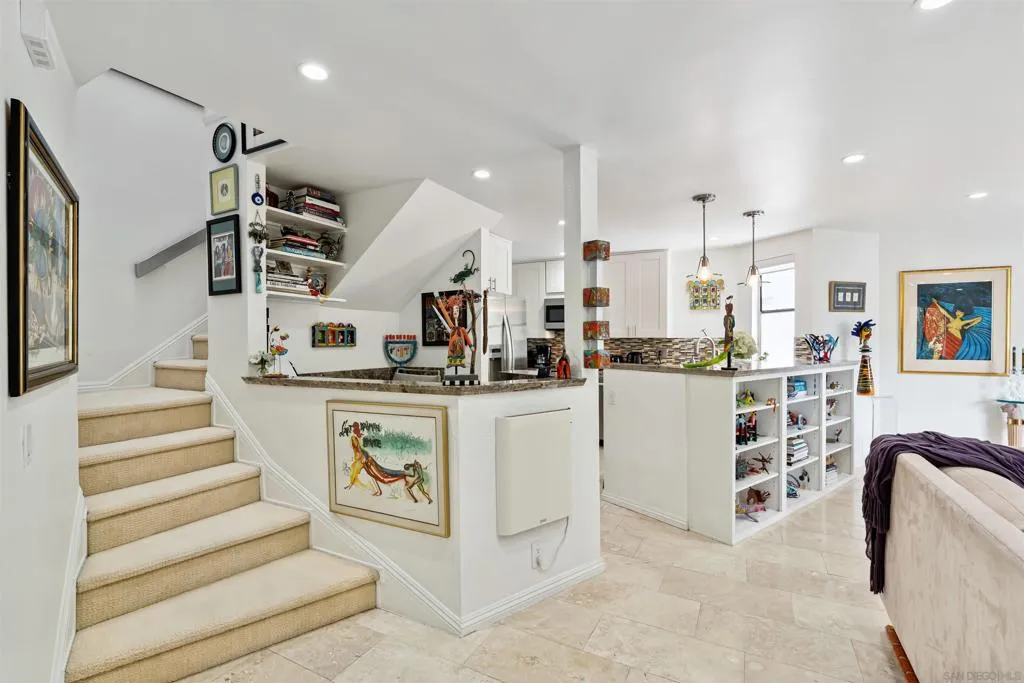 La Jolla, California 92037, United States, 2 Bedrooms Bedrooms, ,3 BathroomsBathrooms,Residential,Active,164151