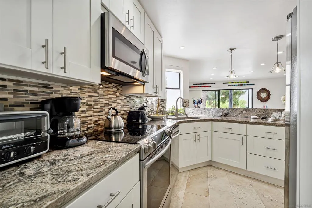 La Jolla, California 92037, United States, 2 Bedrooms Bedrooms, ,3 BathroomsBathrooms,Residential,Active,164151