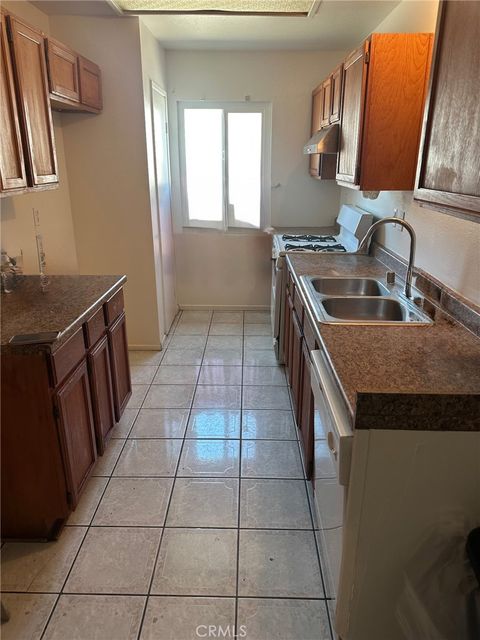 17944 Kendall Adelanto CA 92301
