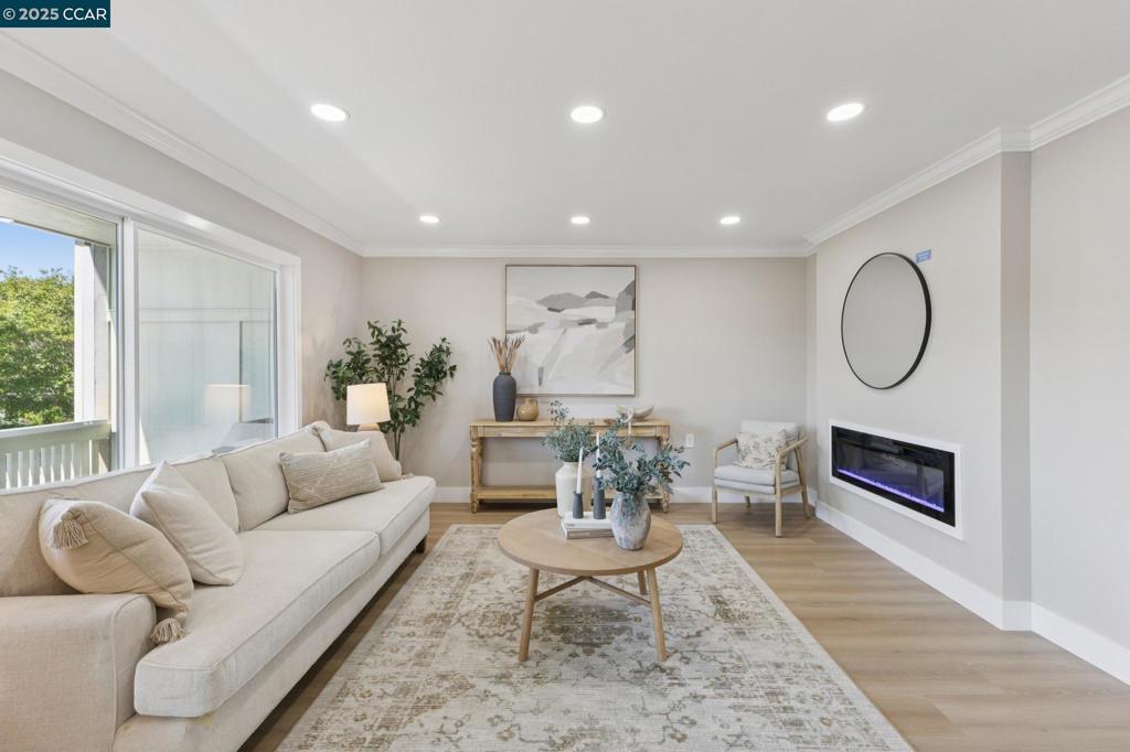 ROSSMOOR - Residential