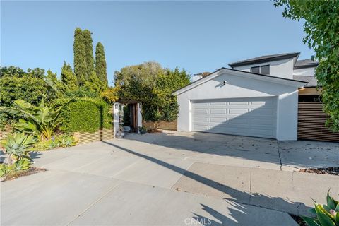 Photo of 2207 Golden Cir, Newport Beach, CA 92660 (MLS # OC25245257) Photo of 2207 Golden Cir, Newport Beach, CA 92660 (MLS # OC25245257)