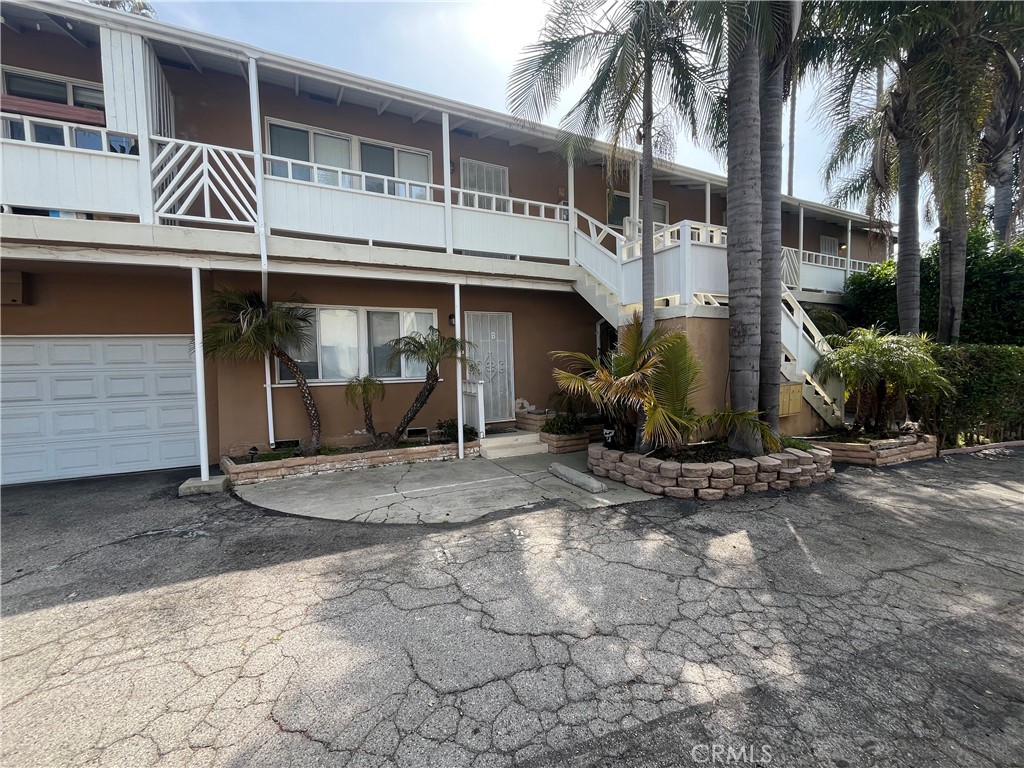 Apartment unit in Culver City! 2 bedrooms and 1 bathroom. Very tropical and private building centrally located to all the new development within 1 block walking distance to restaurants, cafes, and shopping. No carpets in the unit. 1 parking spot in carport. Water, trash, and gardener services are included in the rent. Tenant is responsible for electricity and gas. No pets and no smoking allowed. Income-to-rent ratio: 2.5x (non-negotiable) Credit score: 650 or above (non-negotiable)