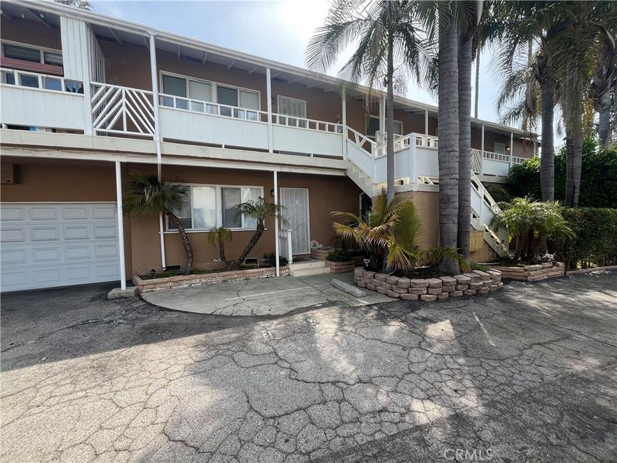 First month rent free for leases starting on or before December 31, 2025, OAC (On Approved Credit).
Apartment unit in Culver City! 2 bedrooms and 1 bathroom. Very tropical and private building centrally located to all the new development within 1 block walking distance to restaurants, cafes, and shopping. No carpets in the unit. 1 parking spot in a shared garage. Water, trash, and gardener services are included in the rent. Tenant is responsible for electricity and gas. No pets and no smoking allowed. Income-to-rent ratio: 2.5x (non-negotiable) Credit score: 650 or above (non-negotiable)