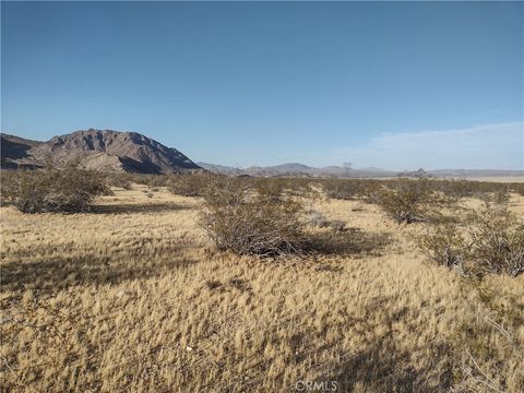 Photo of 5 Venada, Lucerne Valley, CA 92356 (MLS # HD26096380)