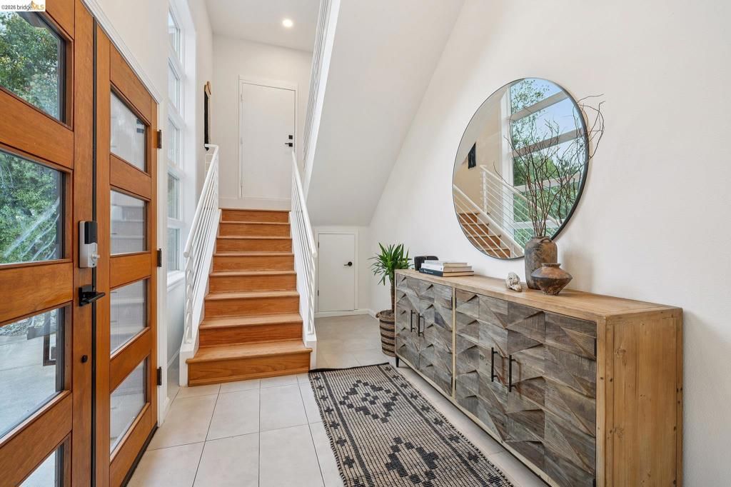 Photo of 6869 Bristol Dr Dr, Berkeley, CA 94705 (MLS # 41127551)