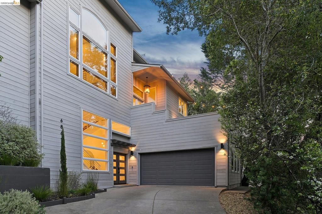 Photo of 6869 Bristol Dr Dr, Berkeley, CA 94705 (MLS # 41127551)