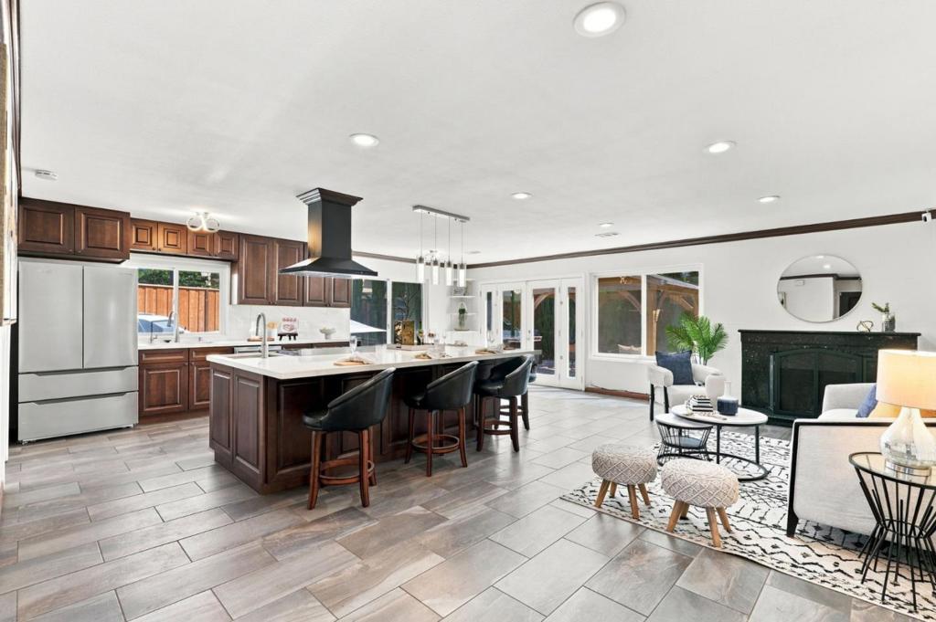 570 Biscayne Court