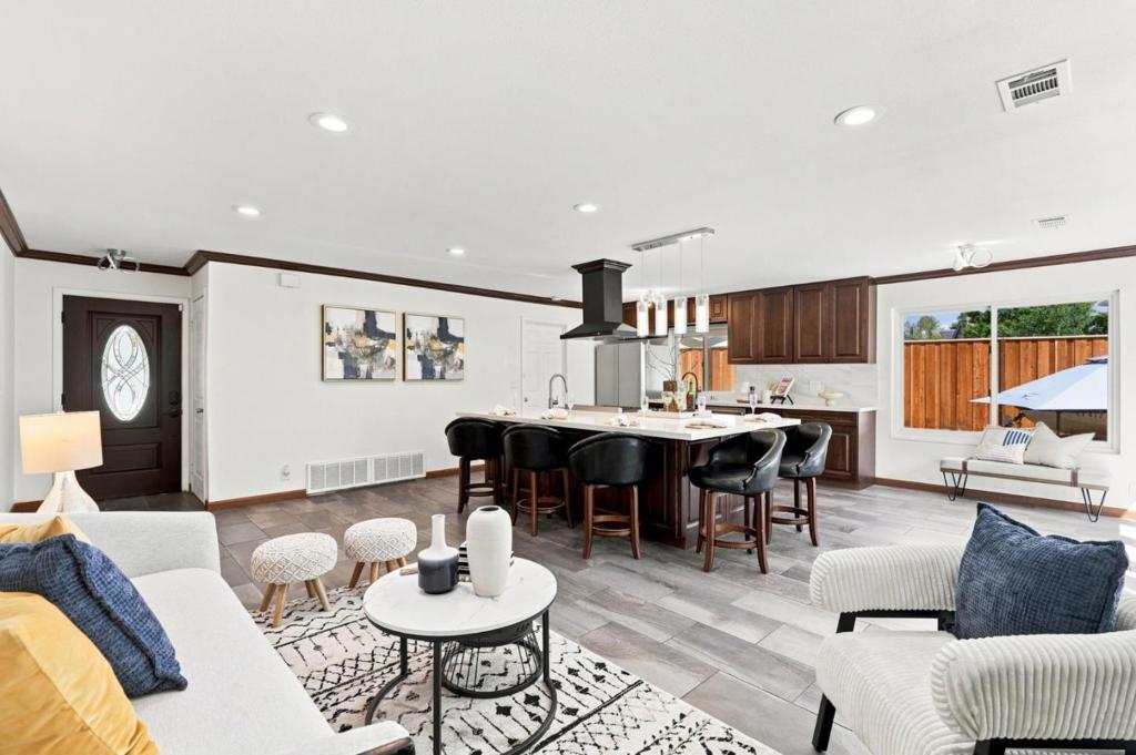 570 Biscayne Court