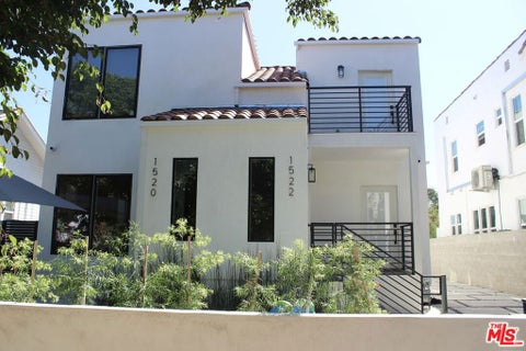Photo of 1520 S Burnside Avenue, Los Angeles, CA 90019 (MLS # 26992921)