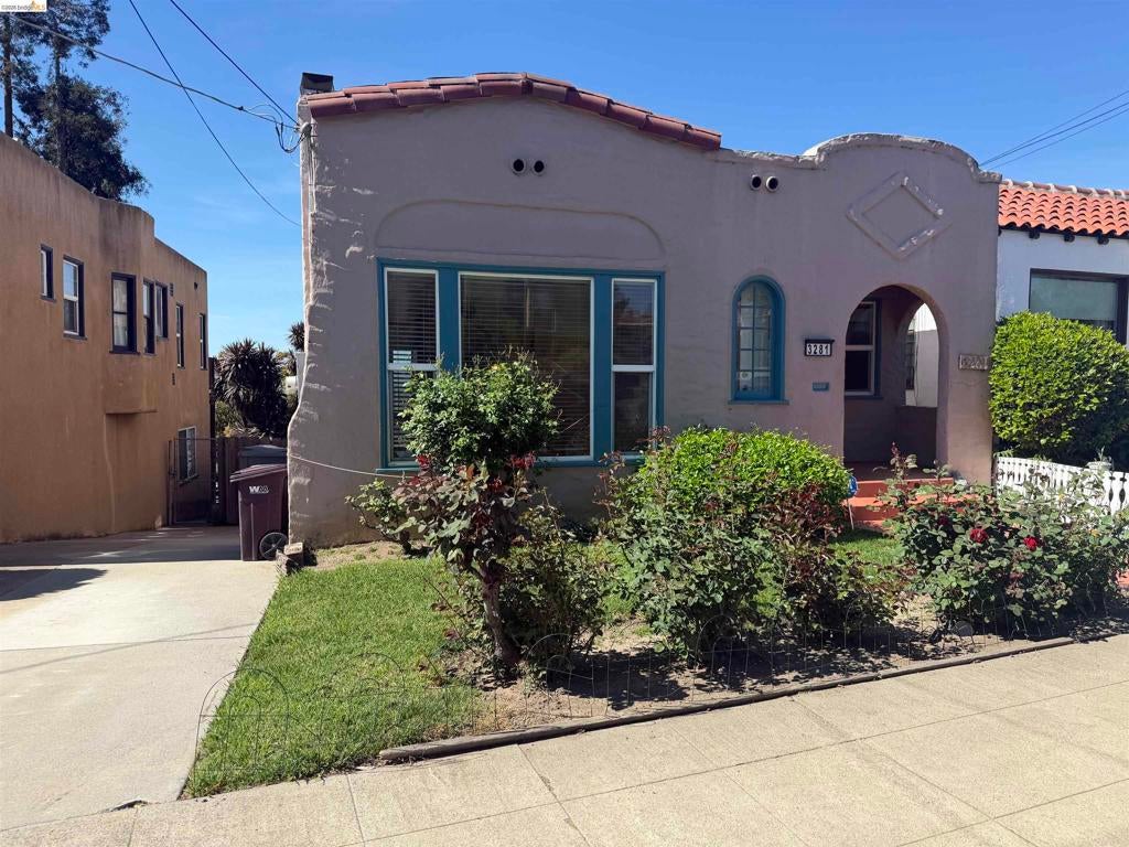 3281 Madera Ave