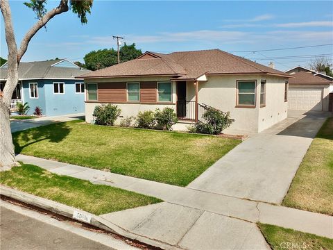 Photo of 5943 Greentop St, Lakewood, CA 90713 (MLS # PW25255203)