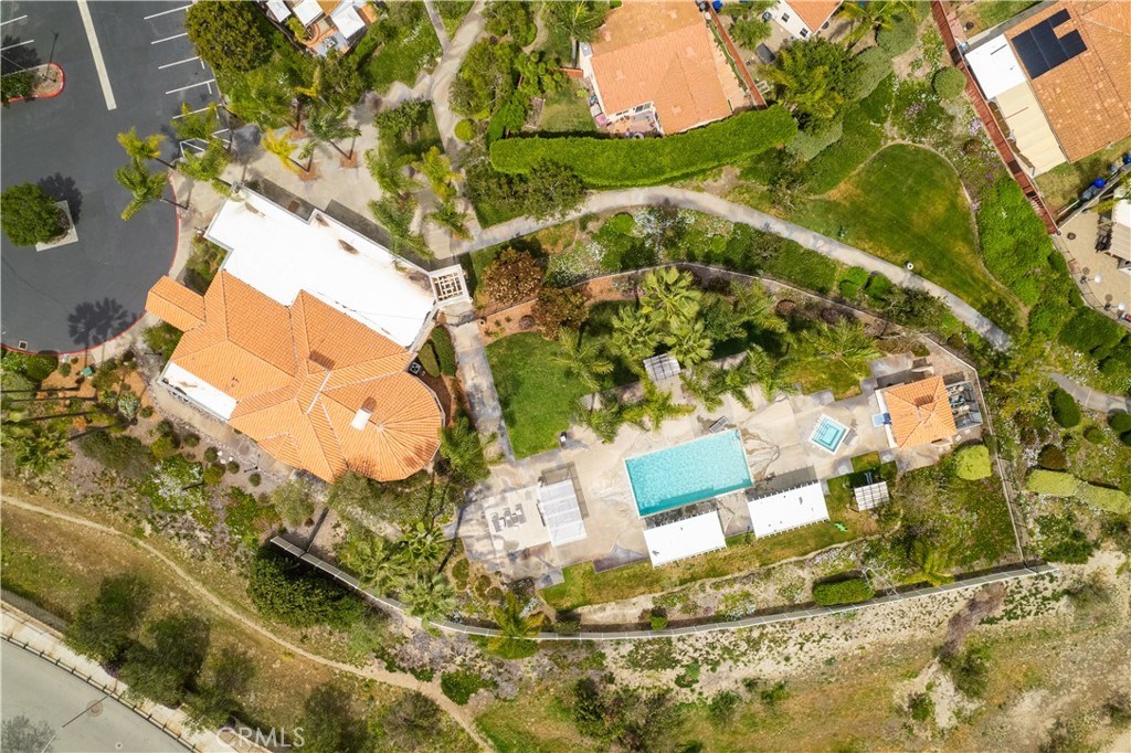 3323 Avocado Vista