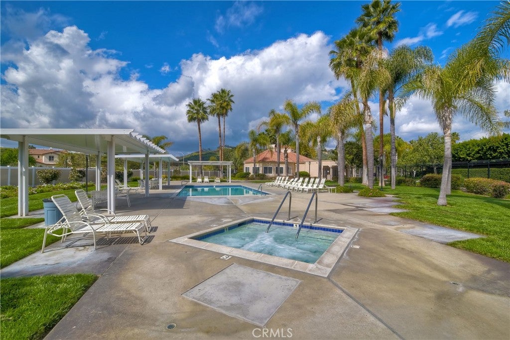 3323 Avocado Vista