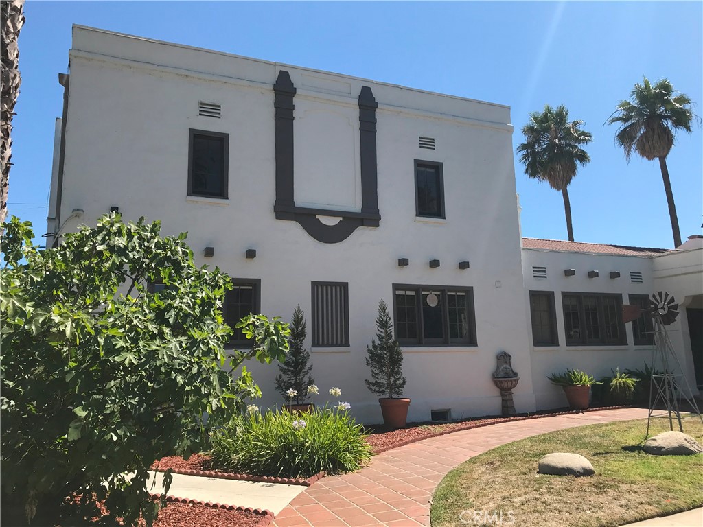 Office Space for Lease - 1000 S Fremont Avenue. Unit 202. South Pasadena, Ca located in the heart of South Pasadena. This 290 SF office space offers an open layout ideal for a variety of professional uses. The space is on the second floor, perfect for private consultations, therapy, personal care or other specialized professions. The property benefits from excellent visibility and accessibility on Fremont Avenue, and it shares the plaza with a busy restaurant and Fremont Centre Theatre. The building is just steps away from post office, church, school and markets and restaurants, providing added convenience and foot traffic. Ample parking is available in a large, shared lot, making access easy for staffs and customers. A great location for your new or established business.
