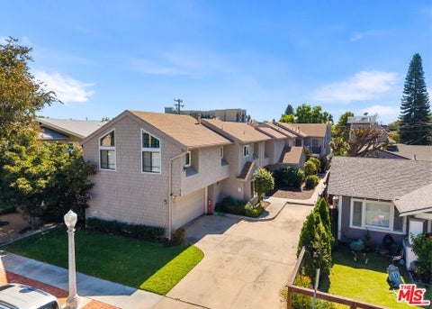 Photo of 318 E Wilshire Avenue, Fullerton, CA 92832 (MLS # 26104650)