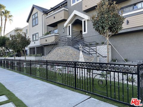 5325 Denny Avenue North Hollywood CA 91601