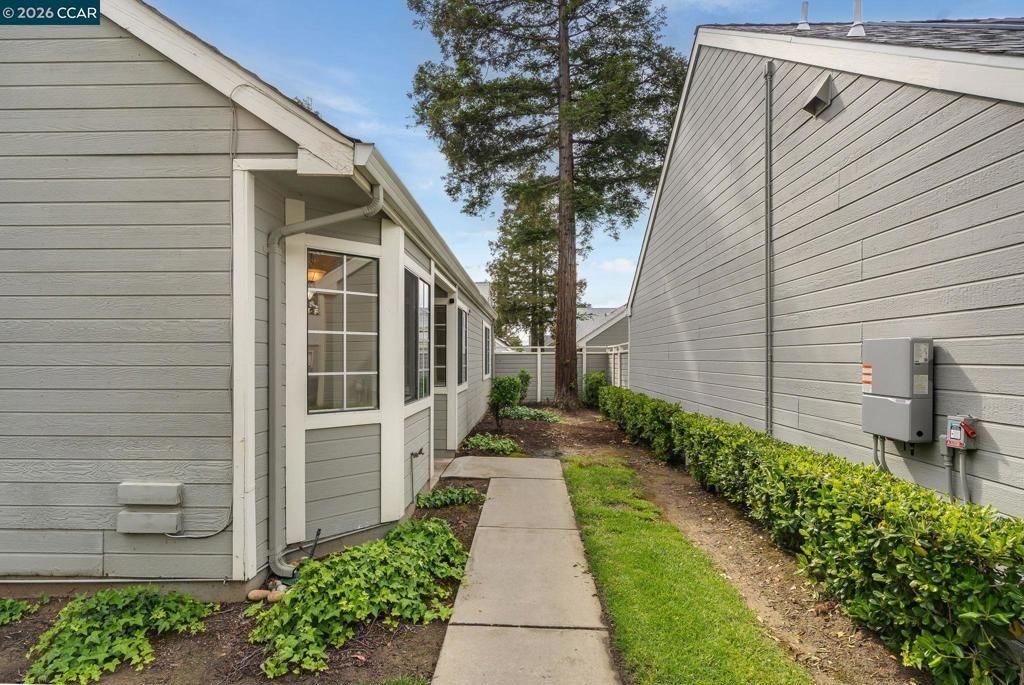 Photo of 1510 Plymouth Ln Ln, Antioch, CA 94509 (MLS # 41131102)