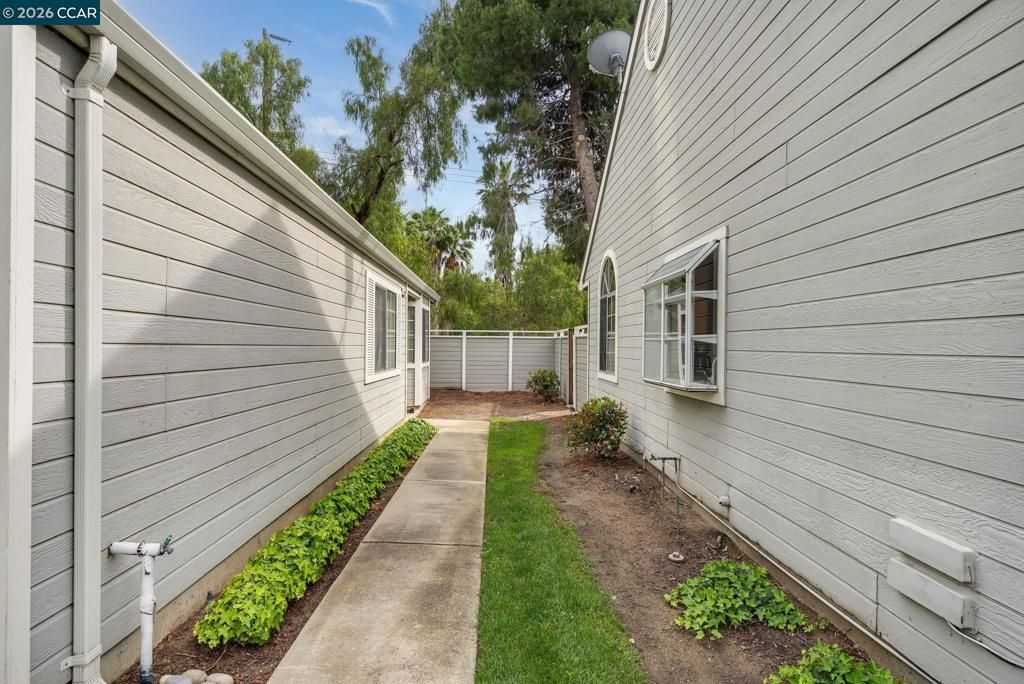 Photo of 1510 Plymouth Ln Ln, Antioch, CA 94509 (MLS # 41131102)