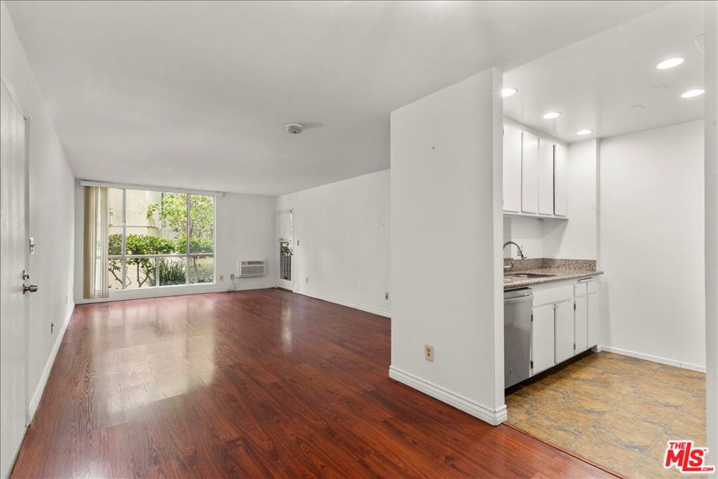 Photo of 4900 Overland Avenue #140, Culver City, CA 90230 (MLS # 26635357)