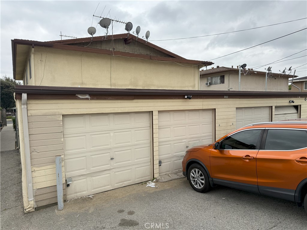 1233 Woodbury Court