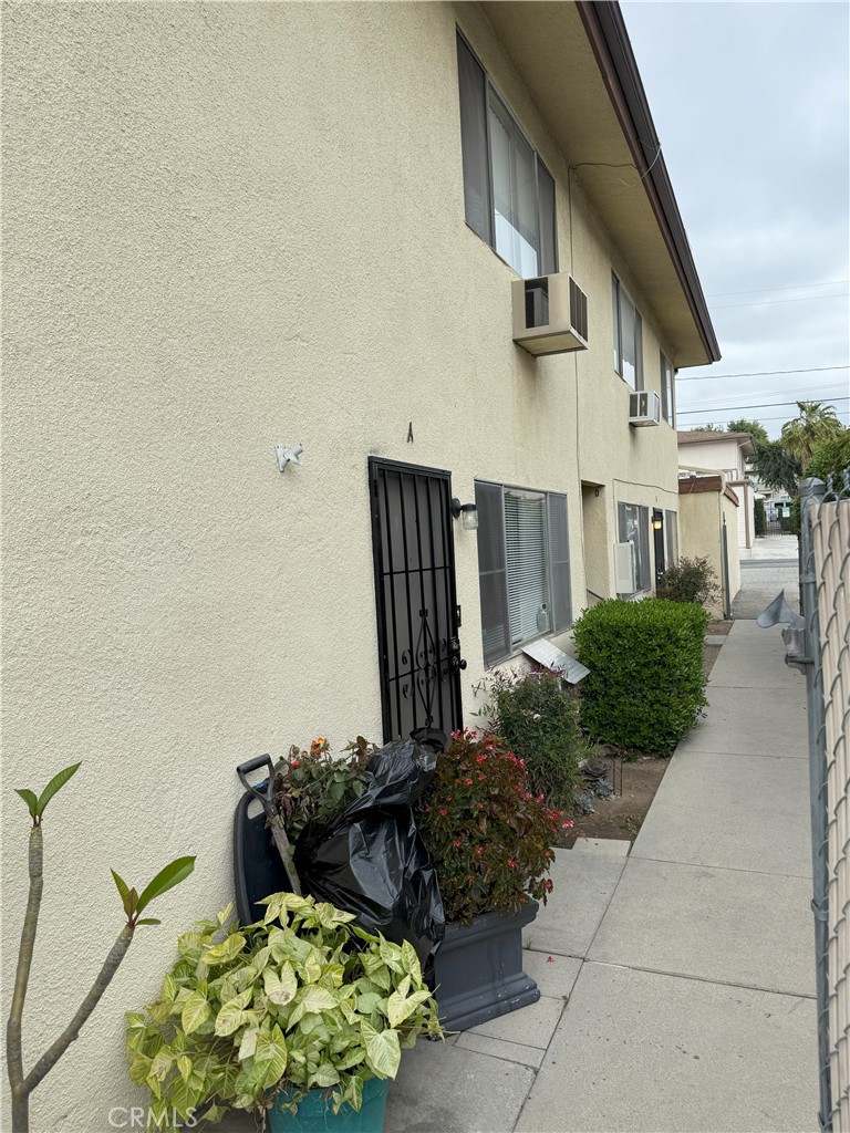 1233 Woodbury Court