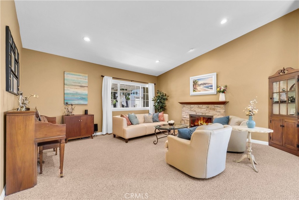 2216 Hilltop Court