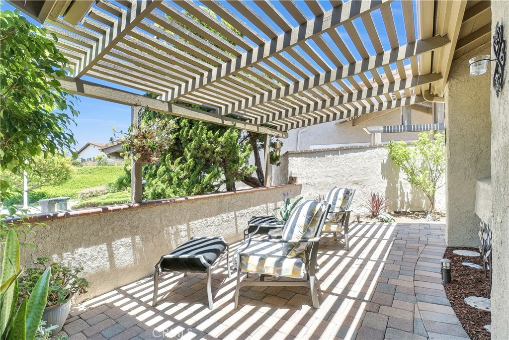 2216 Hilltop Court