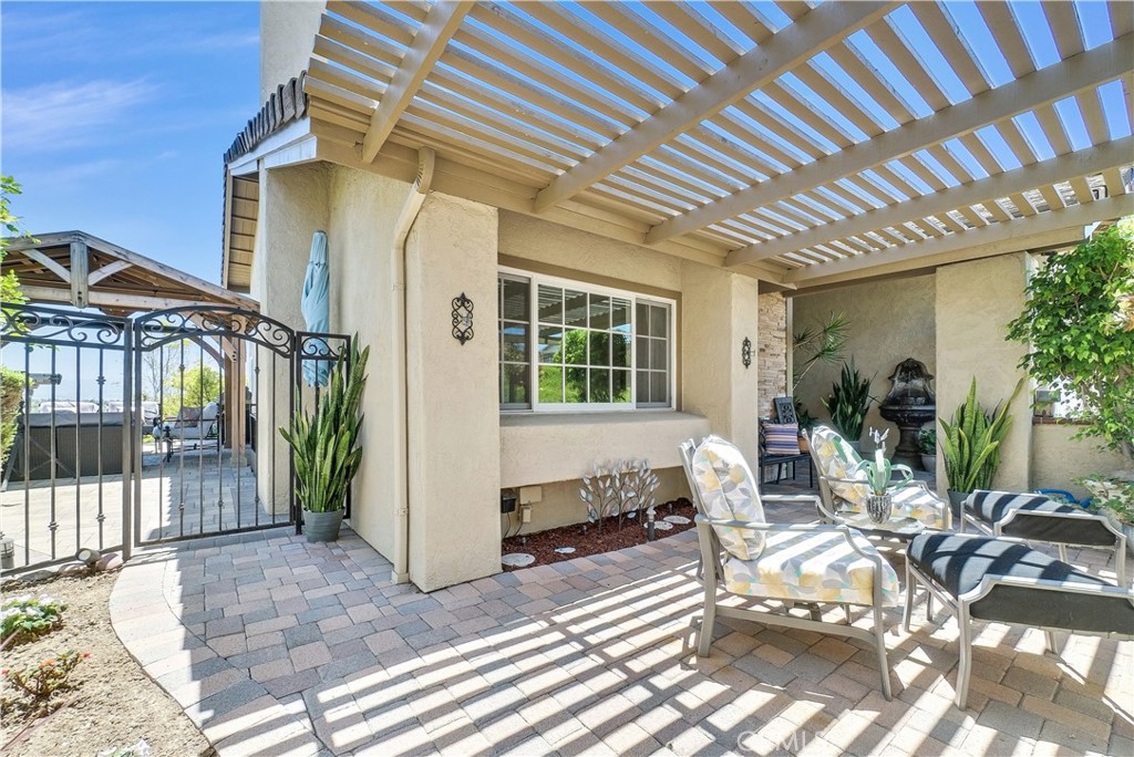 2216 Hilltop Court