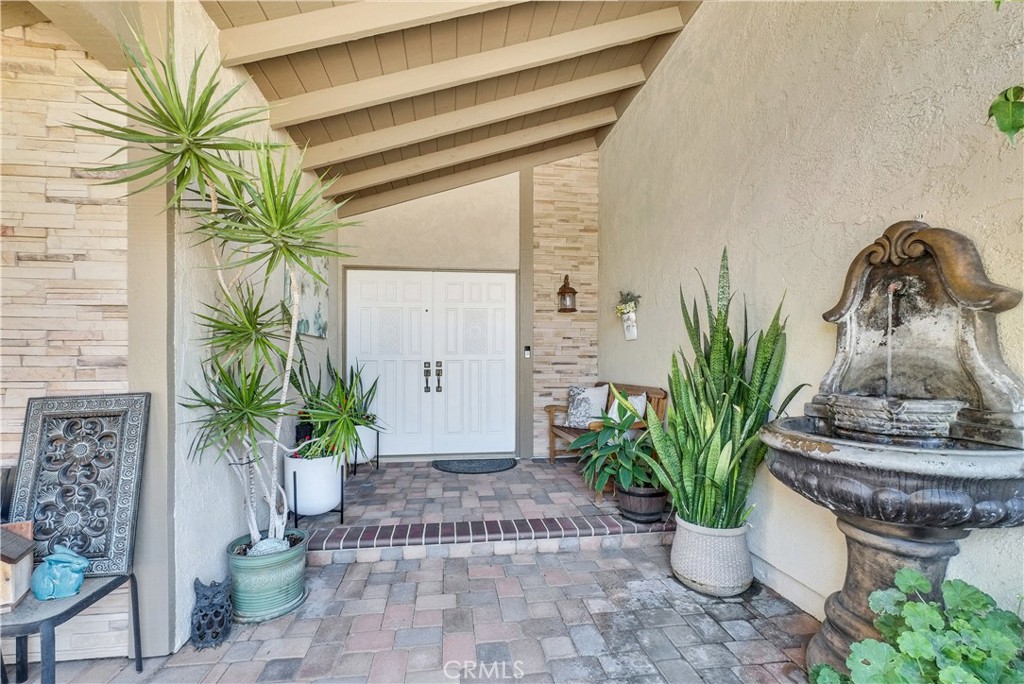2216 Hilltop Court