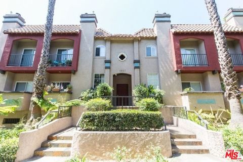 Photo of 1957 N Bronson Avenue #112, Los Angeles, CA 90068 (MLS # 25630207)